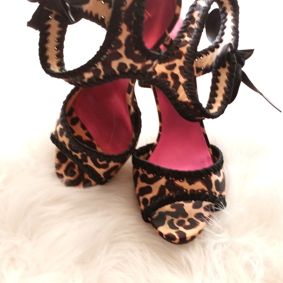 Betsey Johnson sz 8M 4in - Picture 3 of 9